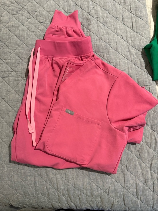 Figs Other - Figs F*ing Pink scrub set. Catarina top and Zamora pants. Size medium.